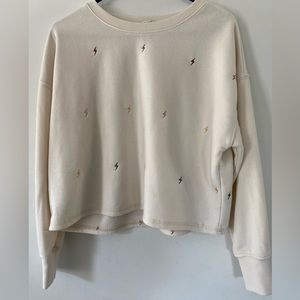 Cropped sweater with small lighting built design
